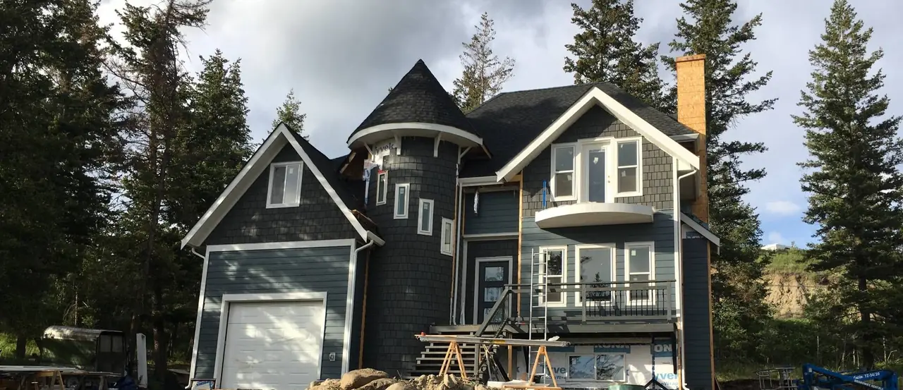 Large Cariboo home under construction with exterior work in progress